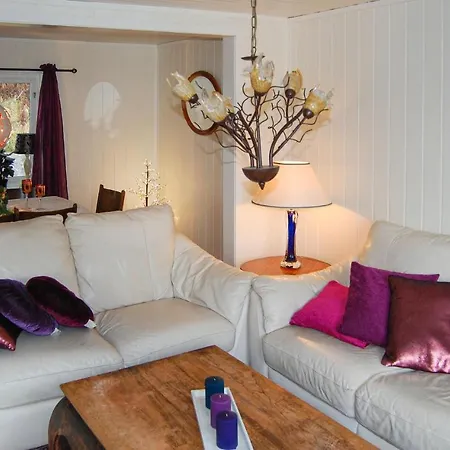 Three Bedroom Holiday In Sabovagen Manger