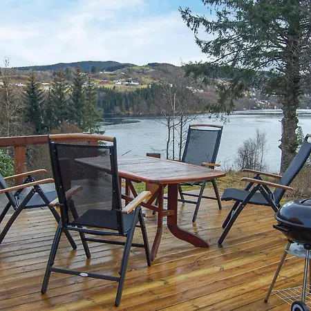 Three Bedroom Holiday In Sabovagen